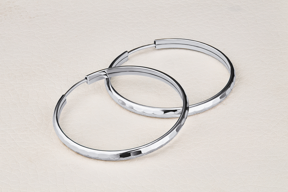 Серьги кольца серебряные 925 пробы с алмазной огранкой