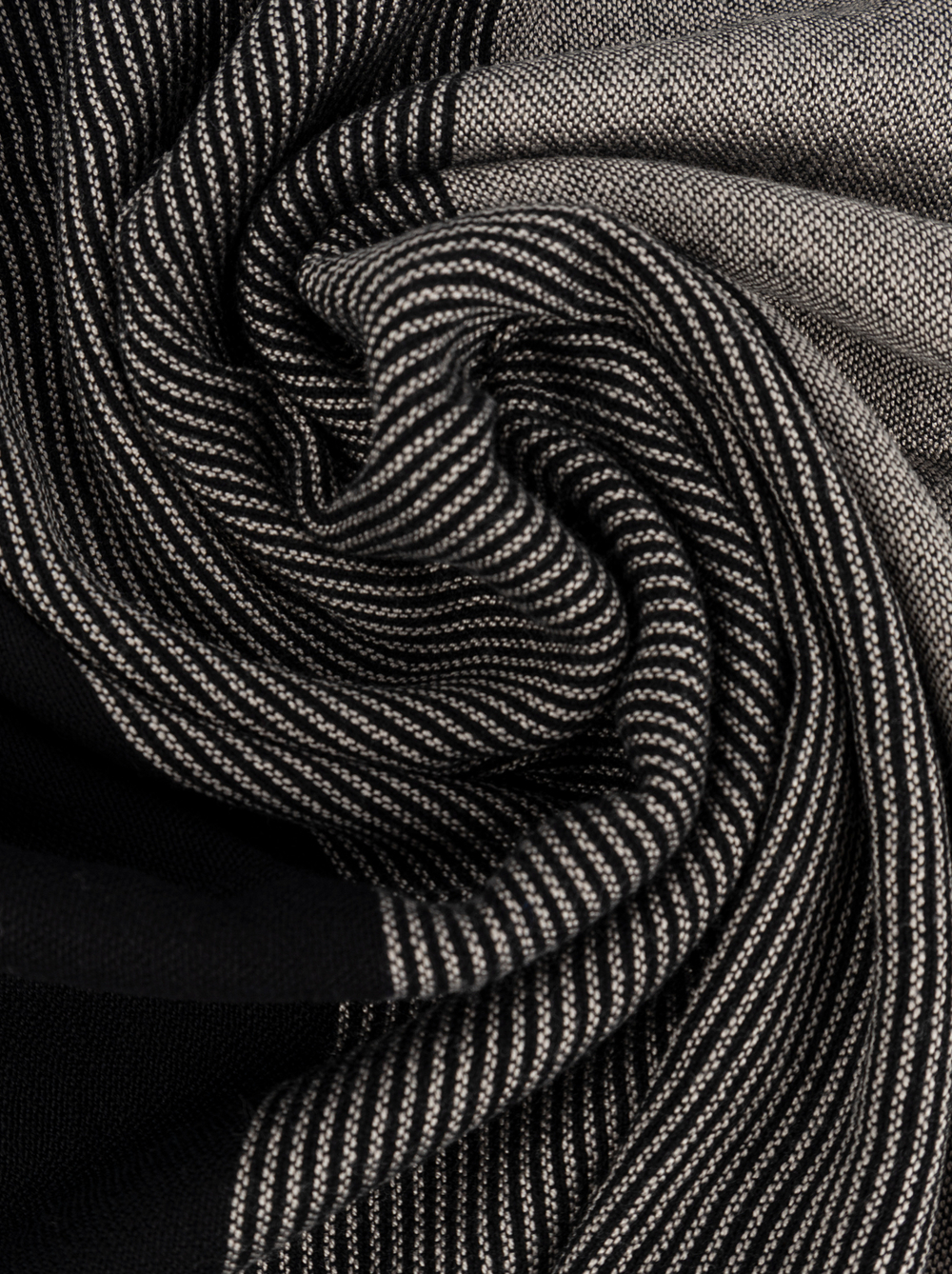 MALO Шарф - черный в серую полоску