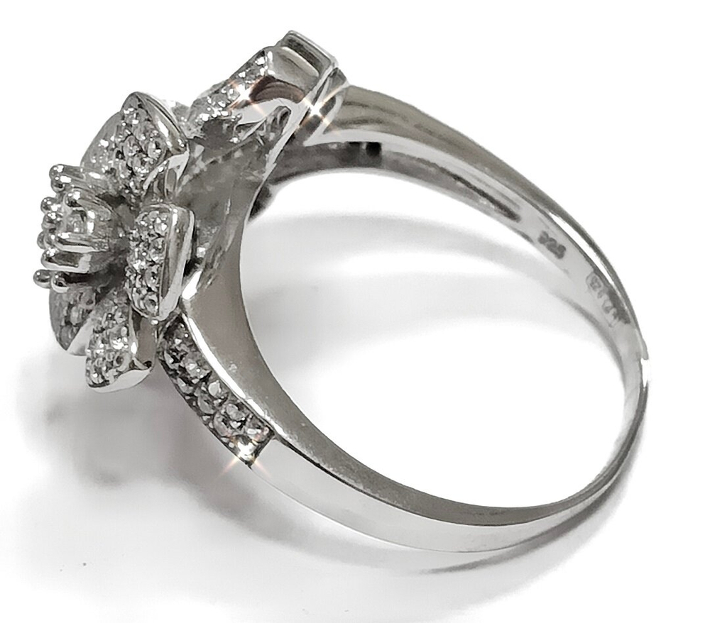 Ювелирное кольцо из серебра с фианитами,размер 18