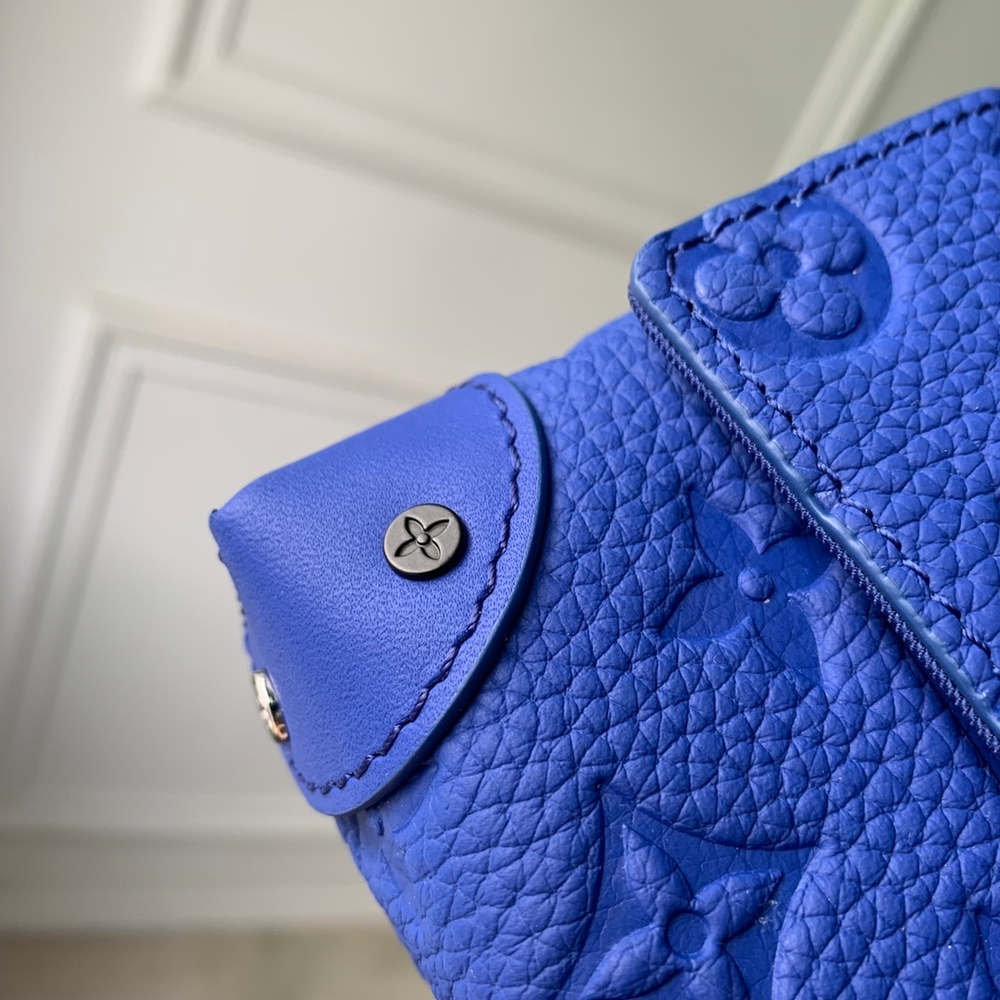 Louis Vuitton Steamer Wearable Wallet