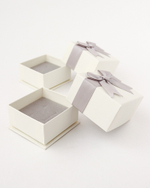 Футляр картонный «Виктория» с бантиком под кольцо