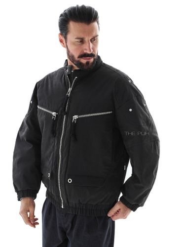 Черный утепленный бомбер с нагрудными карманами