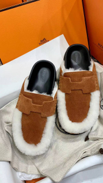 Мюли Hermes Go Mule женские замшевые с мехом в темно-коричневом цвете