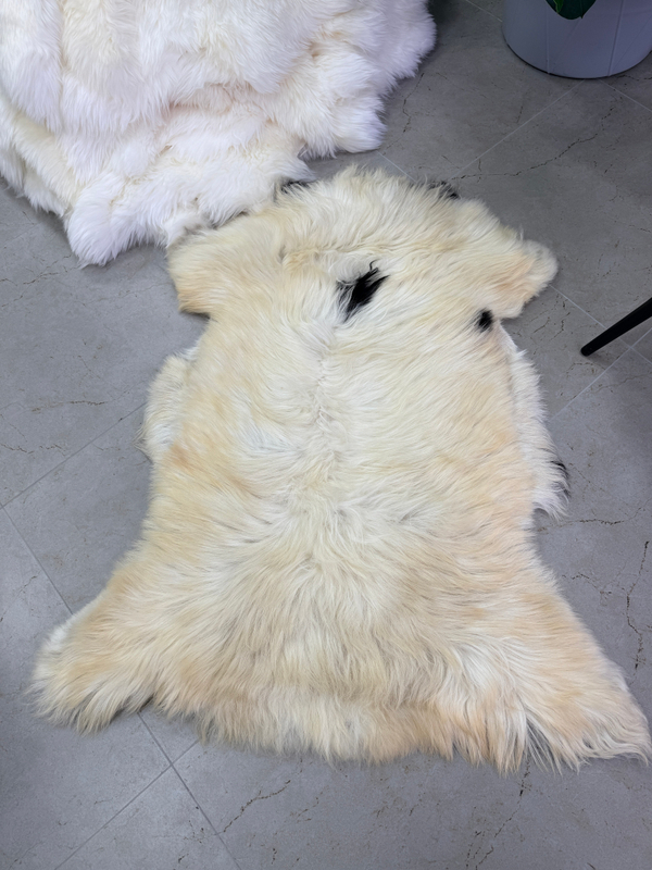 Шкура коврик меховой прикроватный овчина, 120х65 см.