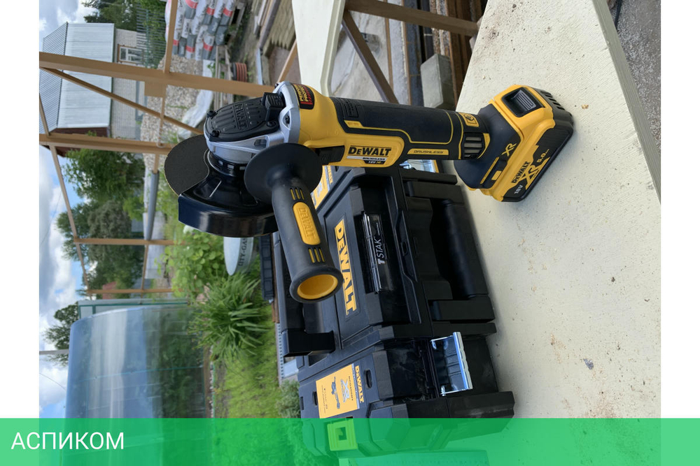 Угловая шлифмашина DeWalt DCG405NT