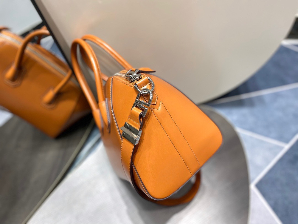 Givenchy Antigona Small 28 cm