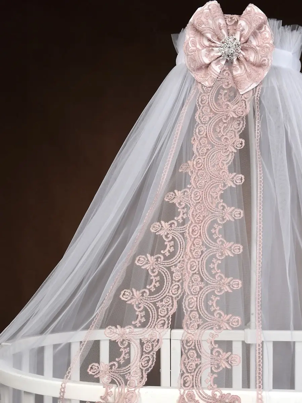 Балдахин с кружевом и брошью "Версаль"