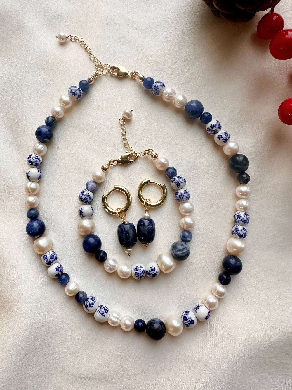 Ожерелье Гжель с жемчугом и камнями