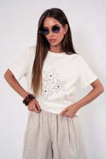 Футболка с вышивкой на груди