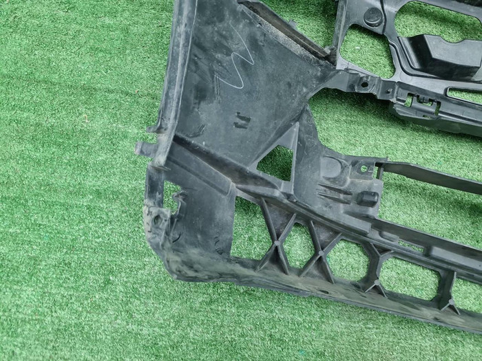 Кронштейн переднего бампера BMW 5er G30 (17-20)