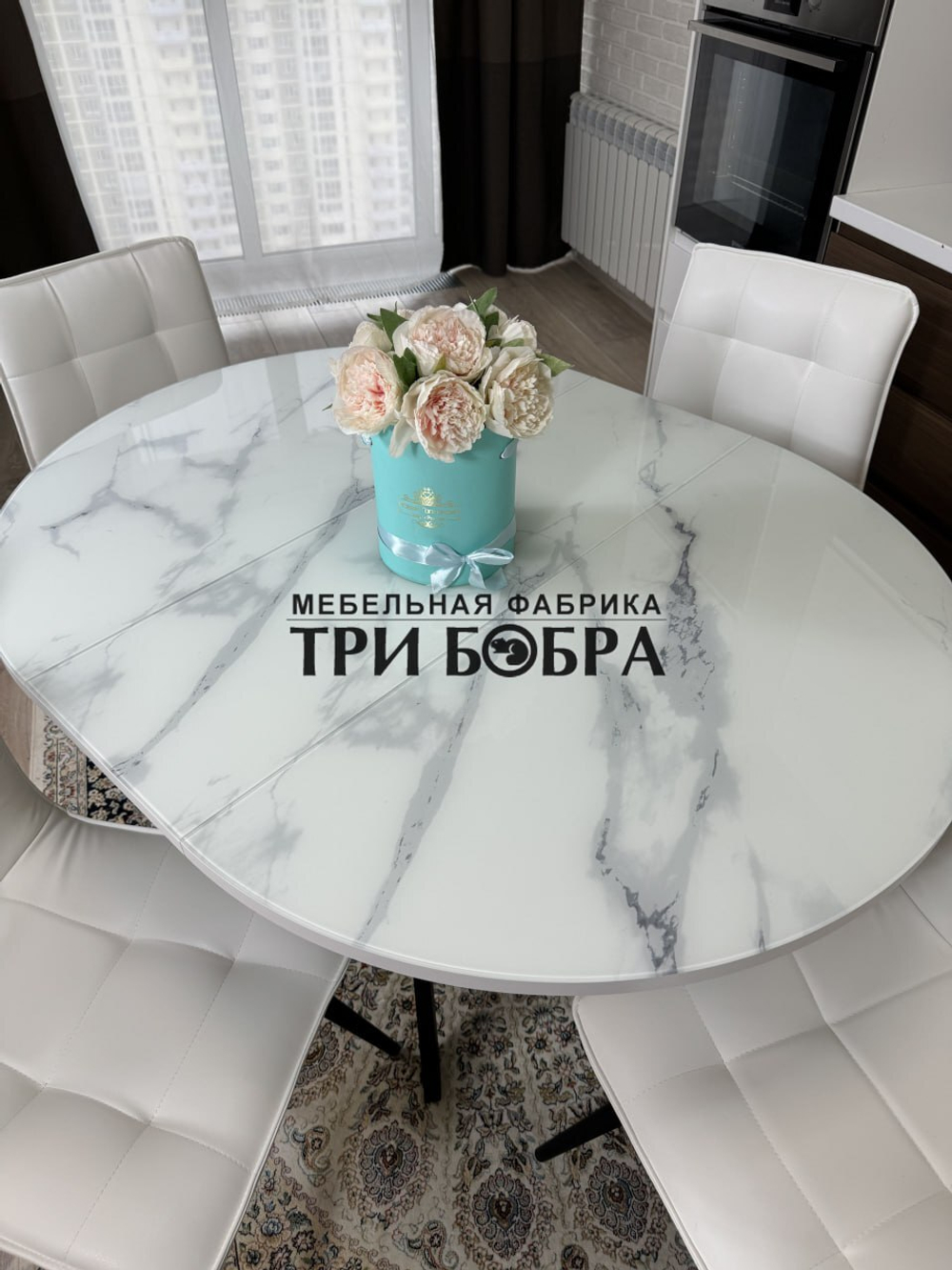 Круглый стеклянный раздвижной стол "Серый мрамор 262" и стулья "ГУЧИ" белый