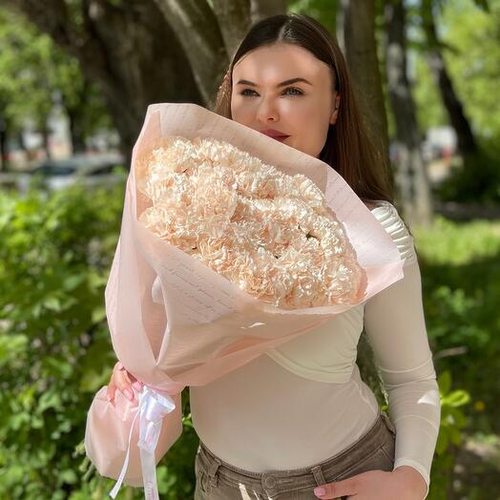 Монобукет из 19 кремовых пышных гвоздик (диантусов). Монобукет 011 Chalet Green