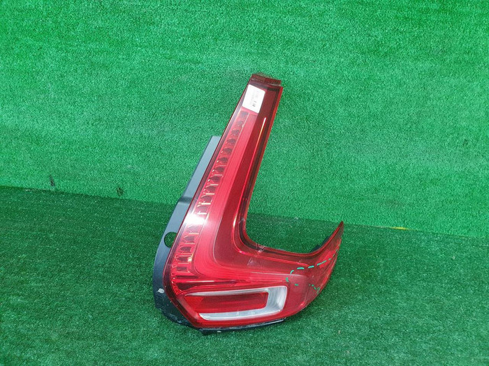Фонарь правый Volvo XC40 (2017-н.в.)
