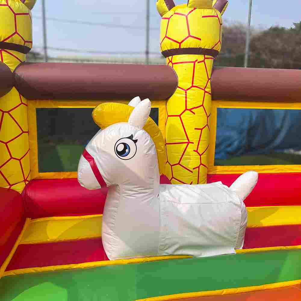 Надувной батут " Замок дракона" 6х5х3,8м