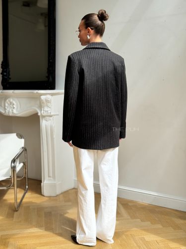 Графитовый двубортный жакет в полоску