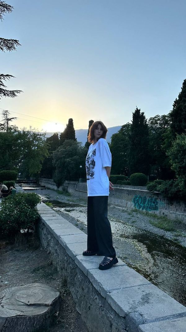 Футболка оверсайз с принтом белая - фото 5