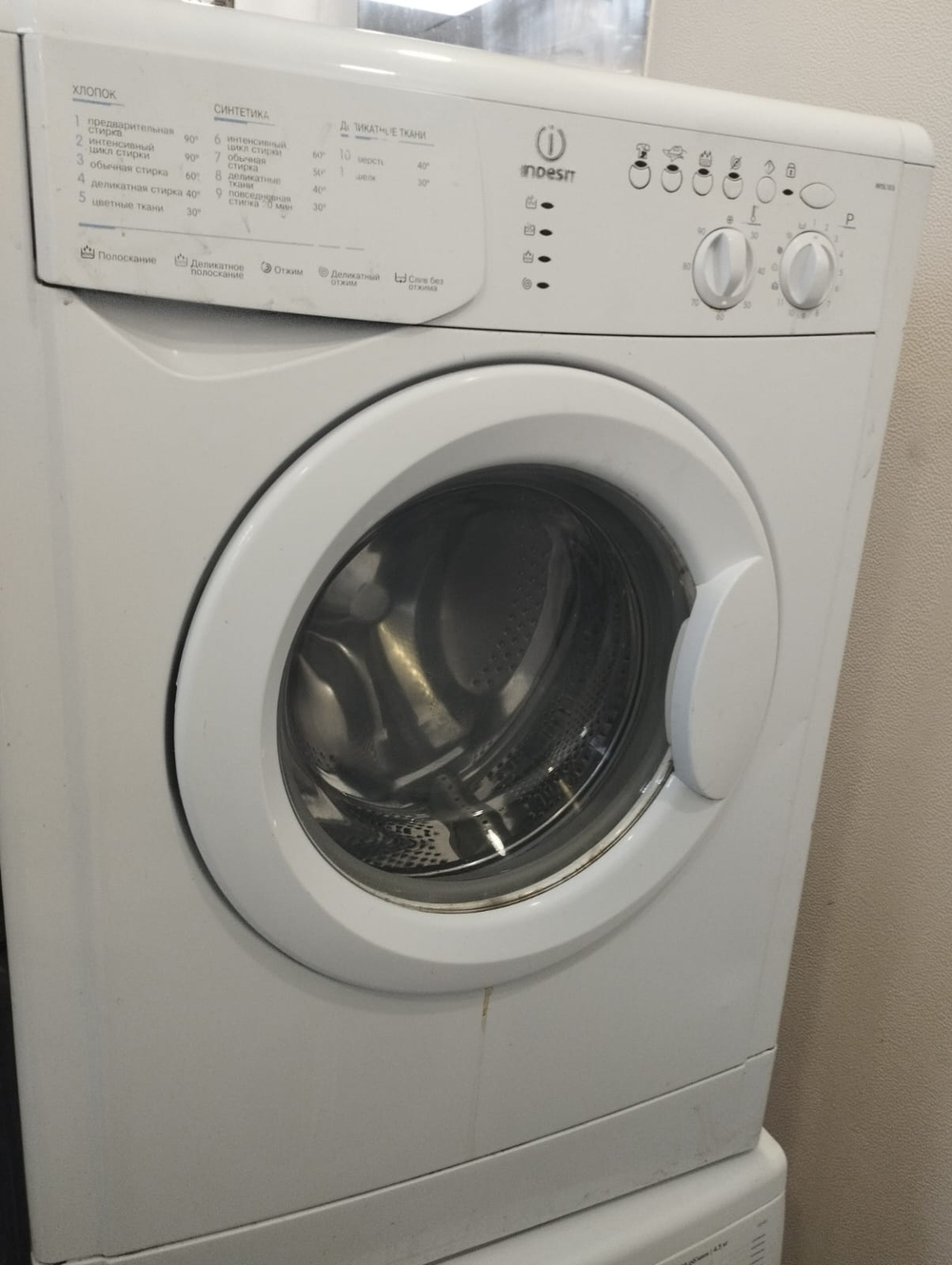 Стиральная машина Indesit WISL103 б/у