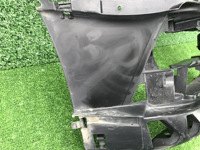 Кронштейн переднего бампера BMW 5er G30 (17-20)