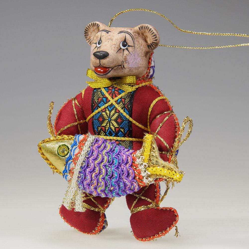 Ёлочная игрушка Медвежонок двухцветный с рыбой