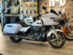 Harley-Davidson Road Glide 117, 2024 Onyx White/CHROME Trim