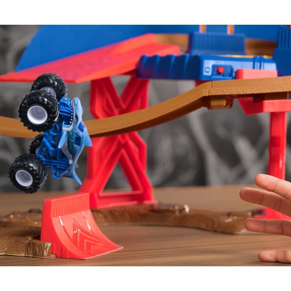 Monster Jam - Гоночная трасса SUPERCHARGE SPEEDWAY + 2 машинки 6071089