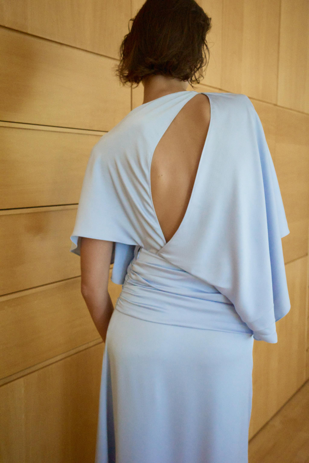 ZARA АТЛАСНОЕ ПЛАТЬЕ АСИММЕТРИЧНОГО КРОЯ С НАКИДКОЙ, ГОЛУБОЙ