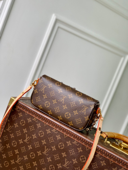 Louis Vuitton Ivy Wallet On Chain Bag