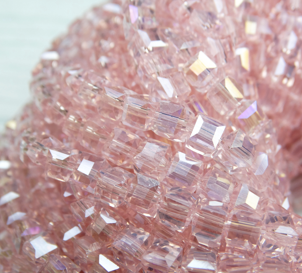 БВ013ДС4 Хрустальные бусины квадратные, цвет: розовый AB прозрачный, 4 мм, кол-во: 44-45 шт.