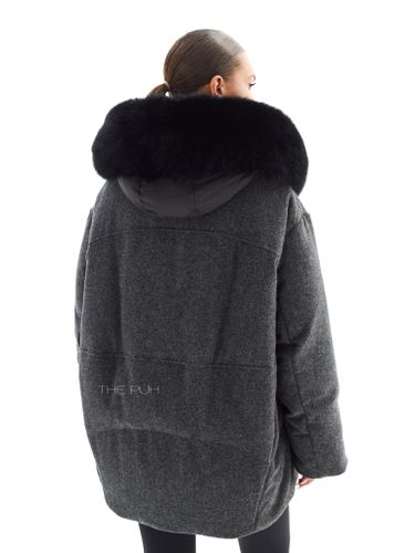 Комбинированный пуховик черного цвета с мехом песца