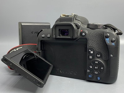Canon 800D Kit 18-55mm IS STM 7.000 кадров