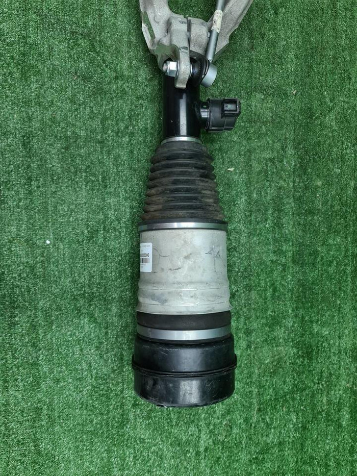 Стойка пневматическая правая Lixiang L9 (2022-н.в)