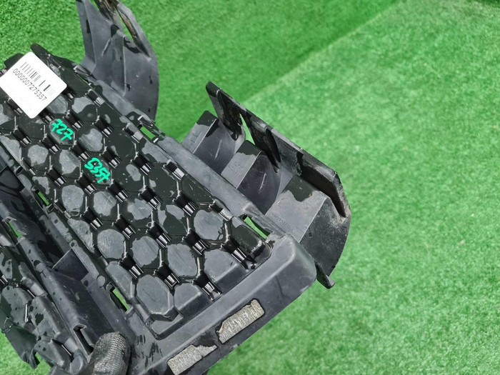 Решетка переднего бампера Jaguar XE (2015-2019)