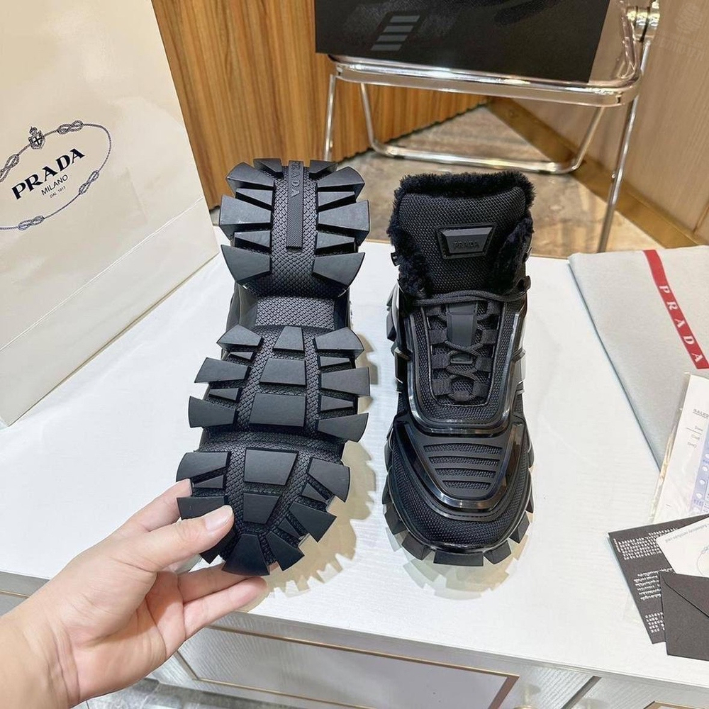 Кроссовки Prada