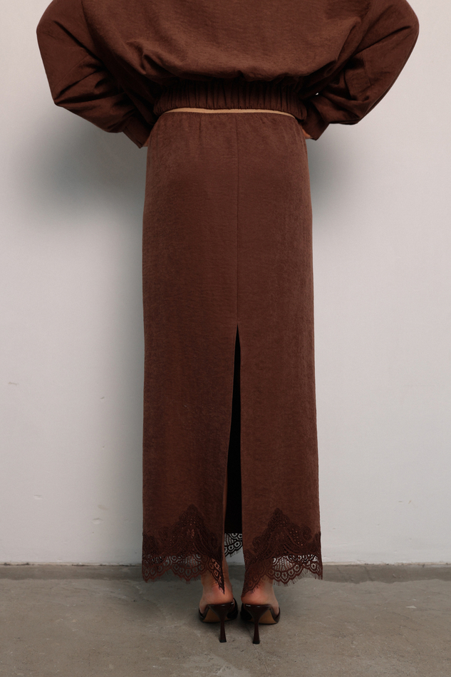 Юбка - макси с кружевом шоколадная