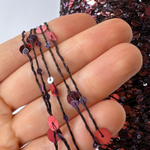Lustrosa , крупные 6 mm и мелкие 3 mm пайетки на хлопке, около 200м/100гр, бордо с лавандовой дымкой