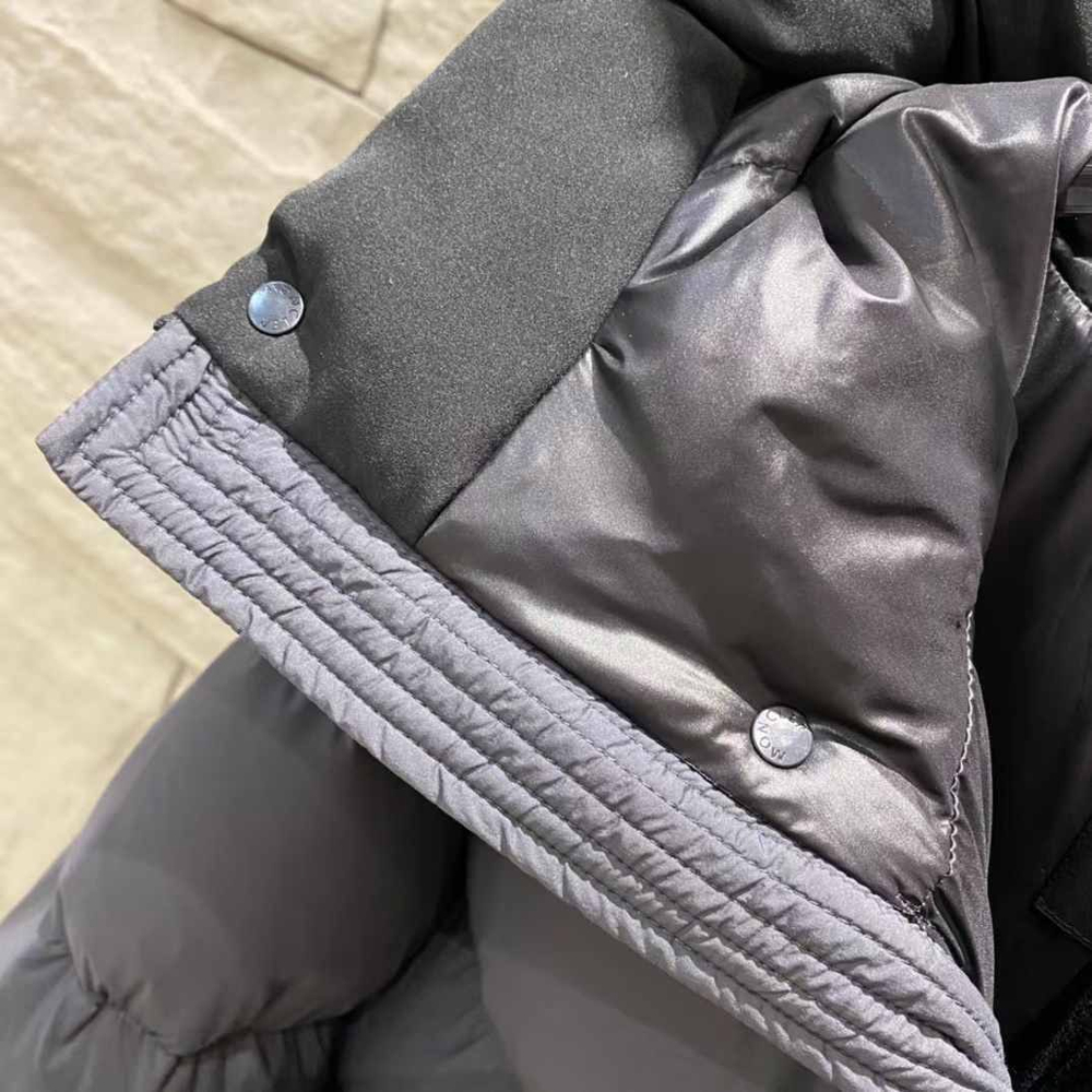 Пуховик Moncler