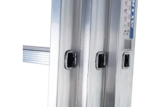 Лестница трехсекционная "АЛЮМЕТ" 10-и ступенчатая алюминиевая (5310)