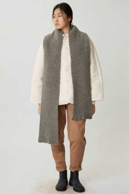 Серый шарф из шерсти