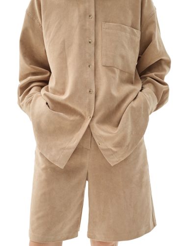 Бежевые шорты из эко-замши