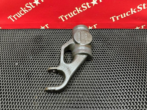 Кронштейн амортизатора переднего правый 2019г.