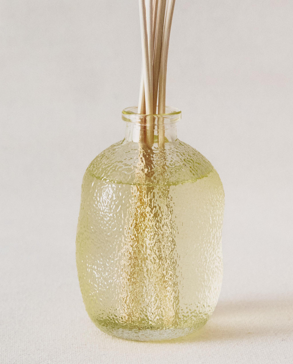 Zara Home Аромадиффузор Vetiver Melon 180 мл, тростниковые палочки микадо, аромат древесный, Коричневый