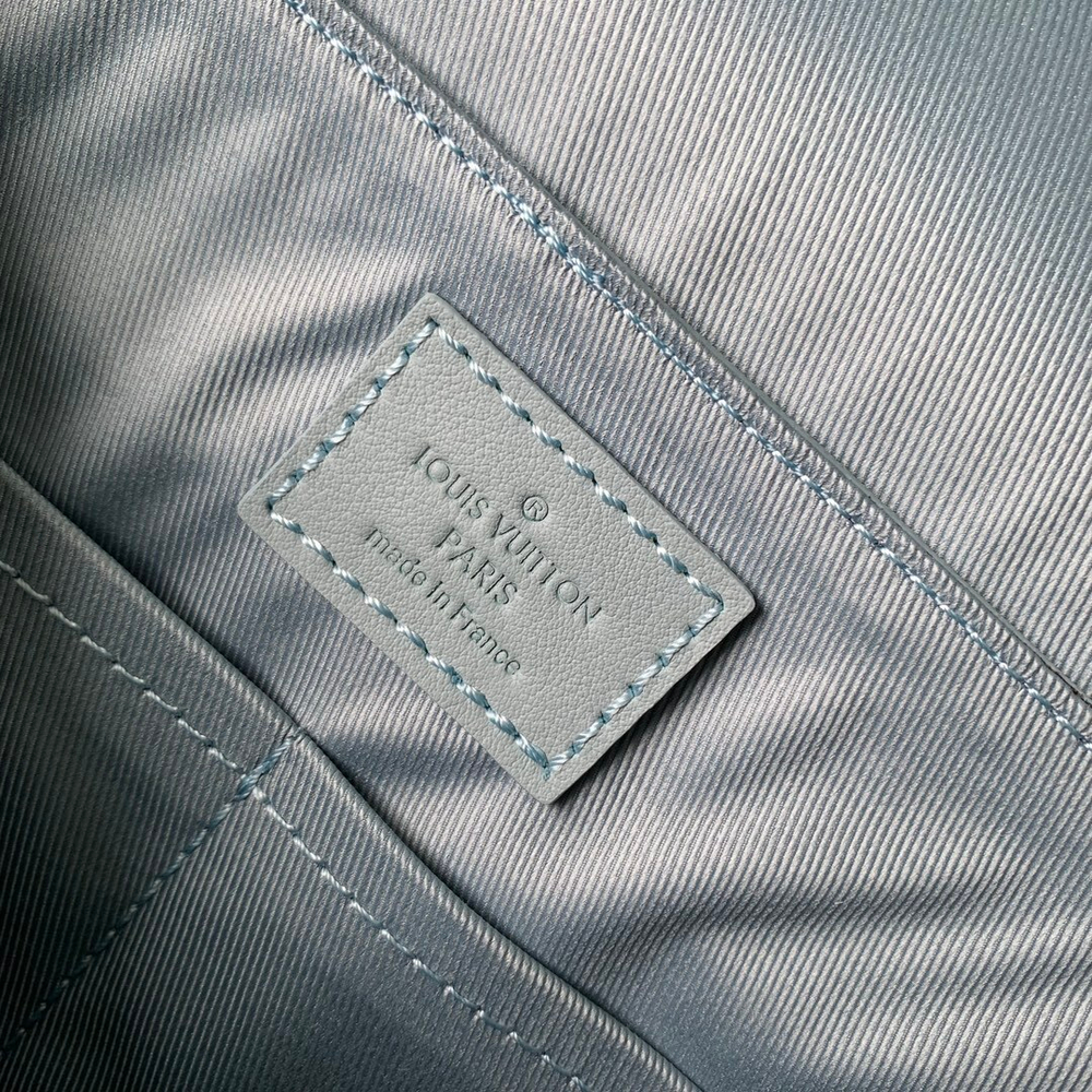 Louis Vuitton Takeoff Messenger