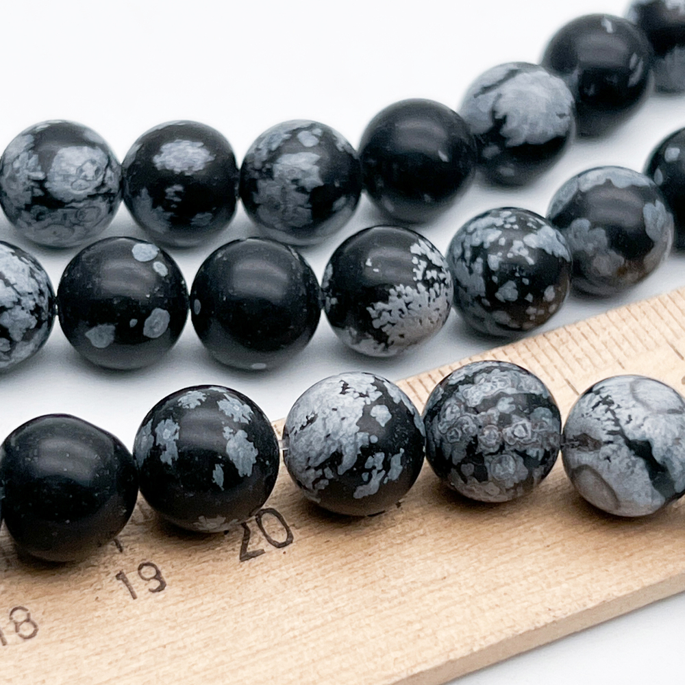 Обсидиан "Снежный" бусины, диаметр 10,4-10,6 мм, цена за 9 шт (1/4 нити)