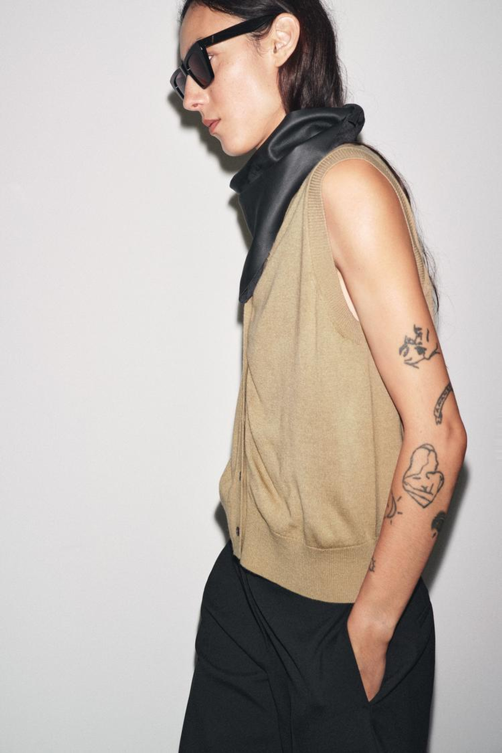 ZARA ОДНОТОННЫЙ ТРИКОТАЖНЫЙ ТОП-ЖИЛЕТ, РЫЖЕВАТО-КОРИЧНЕВЫЙ