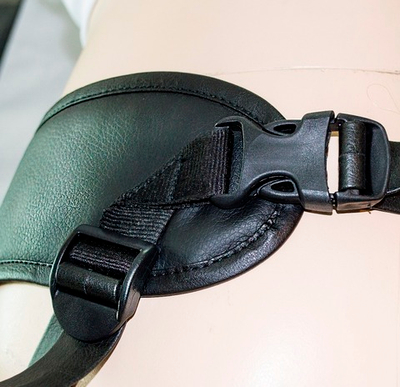 Пояс премиум класса на трусиках Harness с двумя насадками