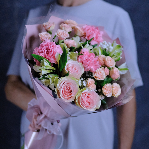 Купить Нежный букет с пионовидыми розами #555