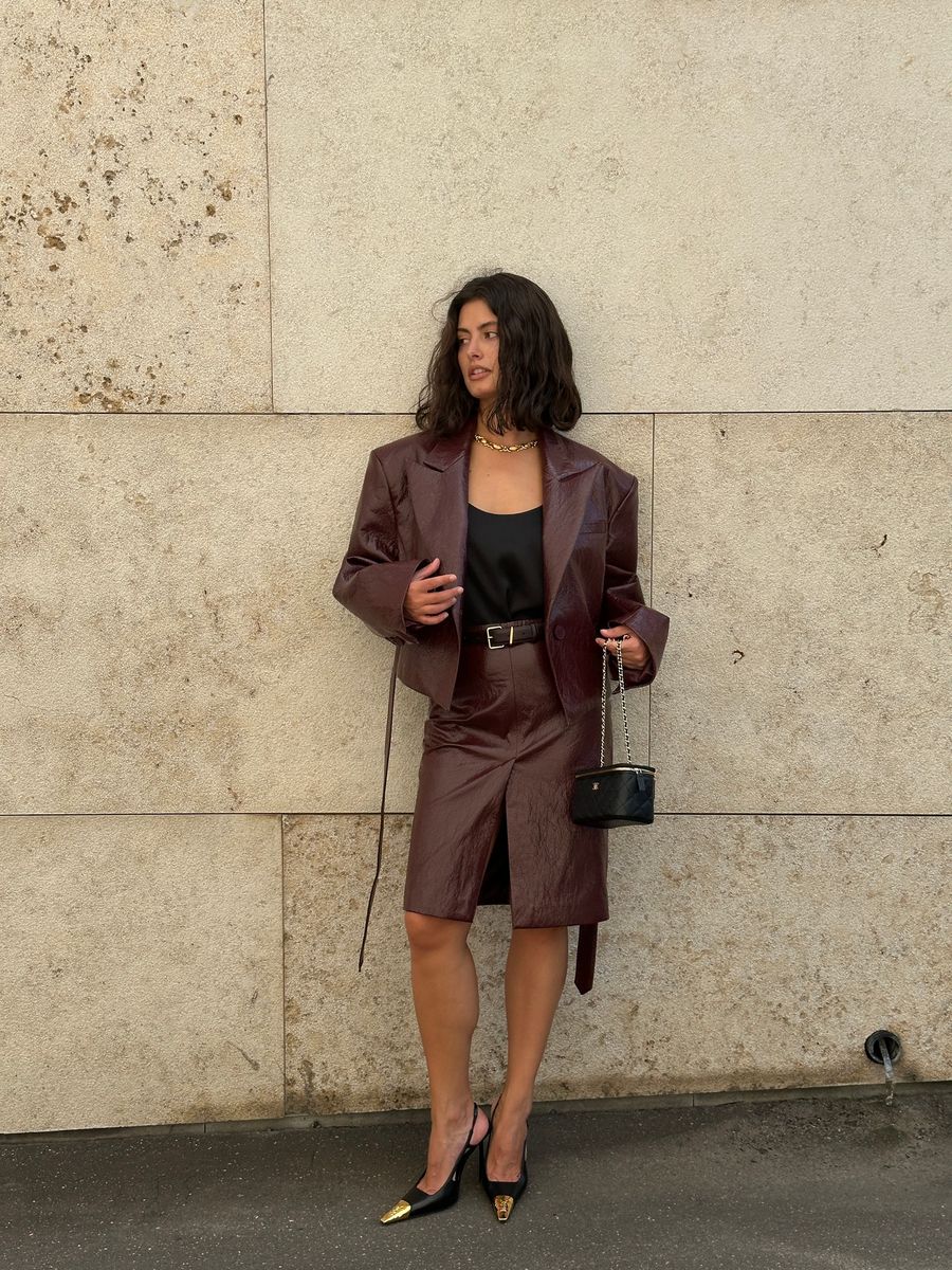 Юбка из эко-кожи с разрезом миди бордо