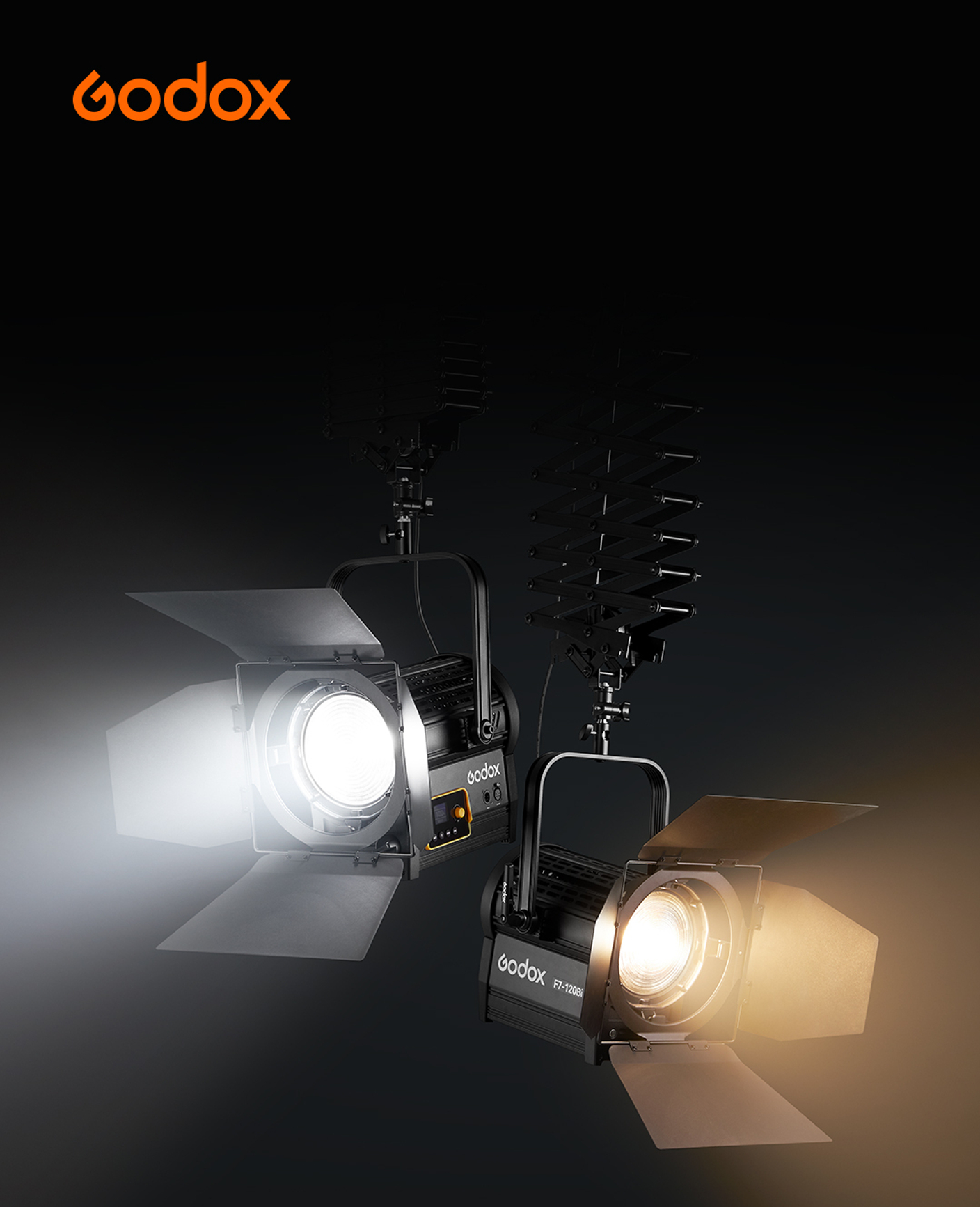 Осветитель светодиодный Godox F7-120Bi K2 с линзой Френеля