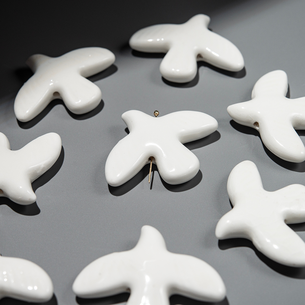 Бусина в форме птицы, 42,3*32,8мм, белая, глазурированный фарфор