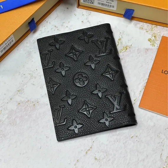 Обложка для паспорта Louis Vuitton Monogram Empreinte черный